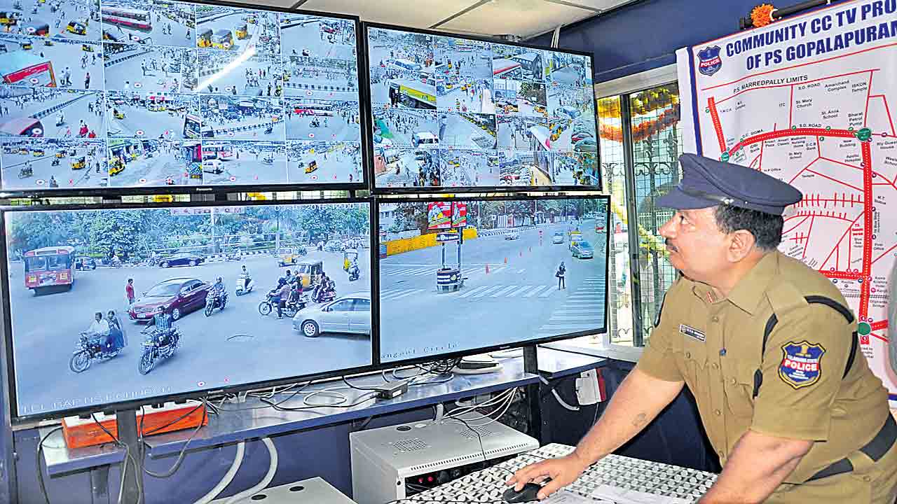 CC Cameras | నిఘా కళ్లపై నిర్లక్ష్యపు నీడలు.. ఏడాది కాలంగా పట్టించుకున్న నాథుడే లేడు