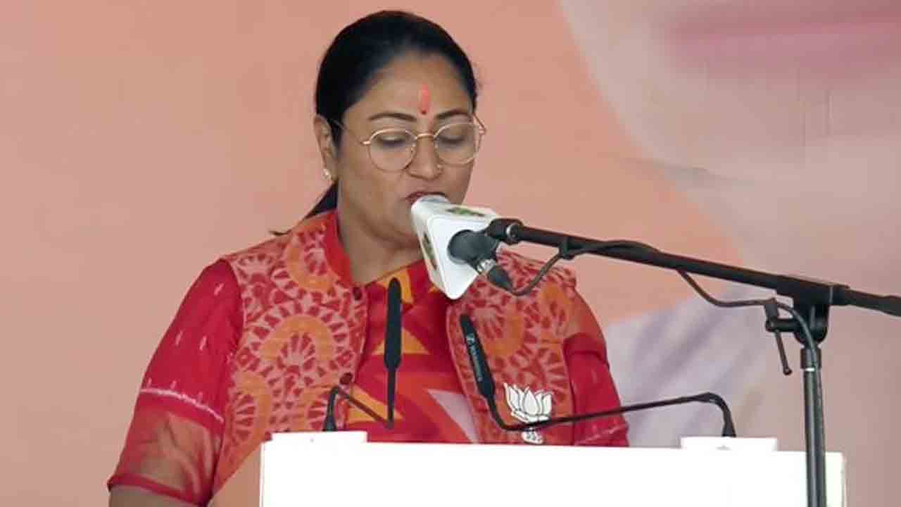 Rekha Gupta | ఢిల్లీ ముఖ్యమంత్రిగా రేఖా గుప్తా ప్రమాణం.. నాలుగో మహిళా సీఎంగా రికార్డు