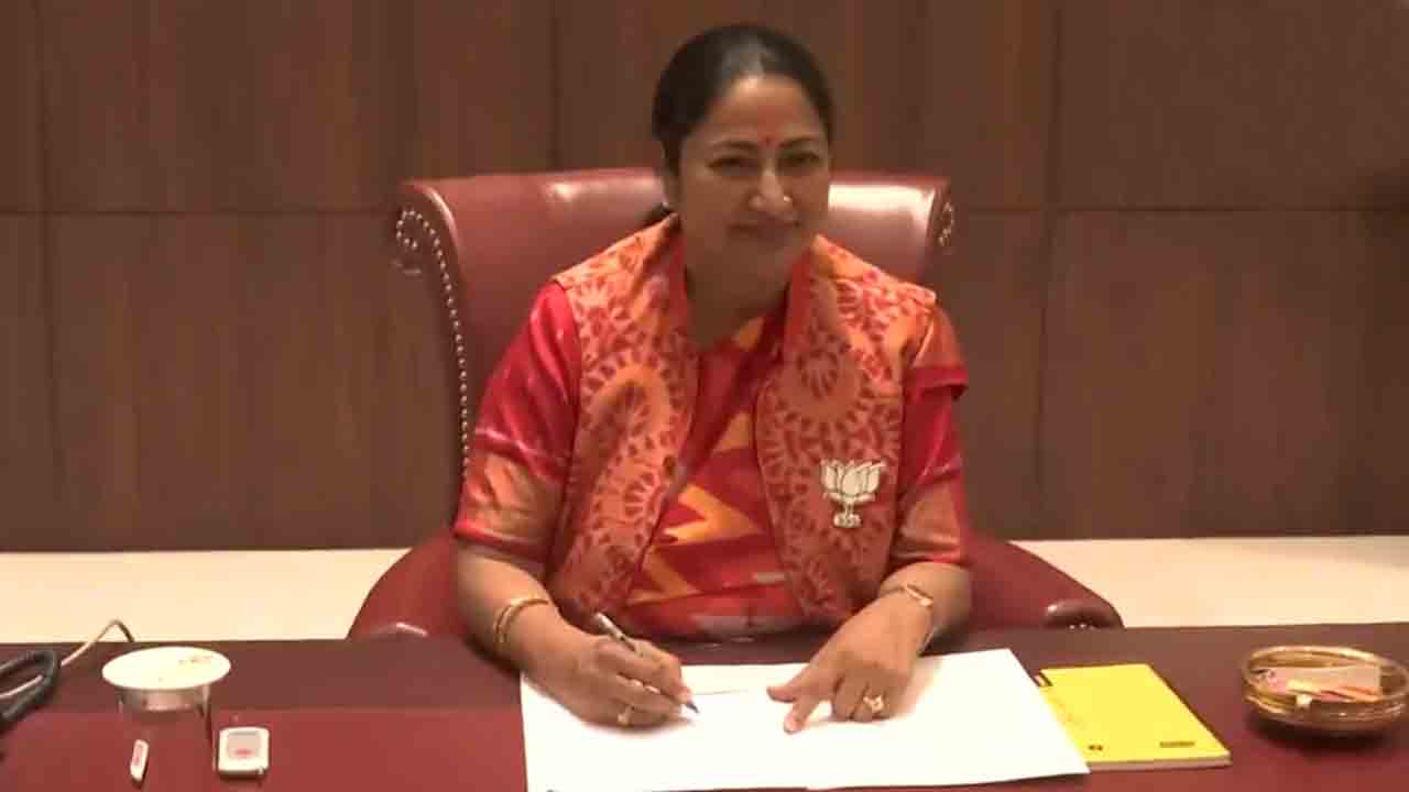 Rekha Gupta | ప్రమాణం చేసిన గంటల్లోనే సీఎంగా ఛార్జ్‌ తీసుకున్న రేఖా గుప్తా.. కాసేపట్లో తొలి కేబినెట్‌ మీటింగ్‌