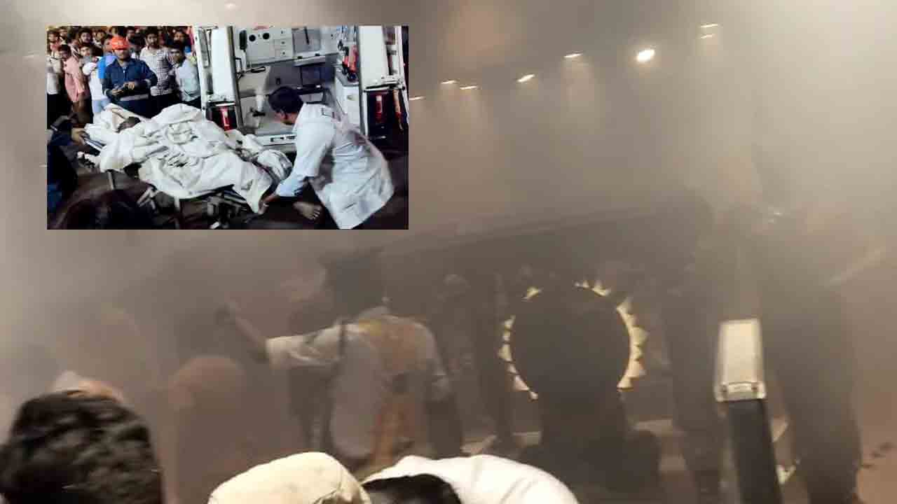 Crime News | భార్యతో గొడవ పడ్డ భర్త.. పెట్రోల్ పోసుకుని నిప్పంటించుకుని ఆత్మహత్యాయత్నం.. !