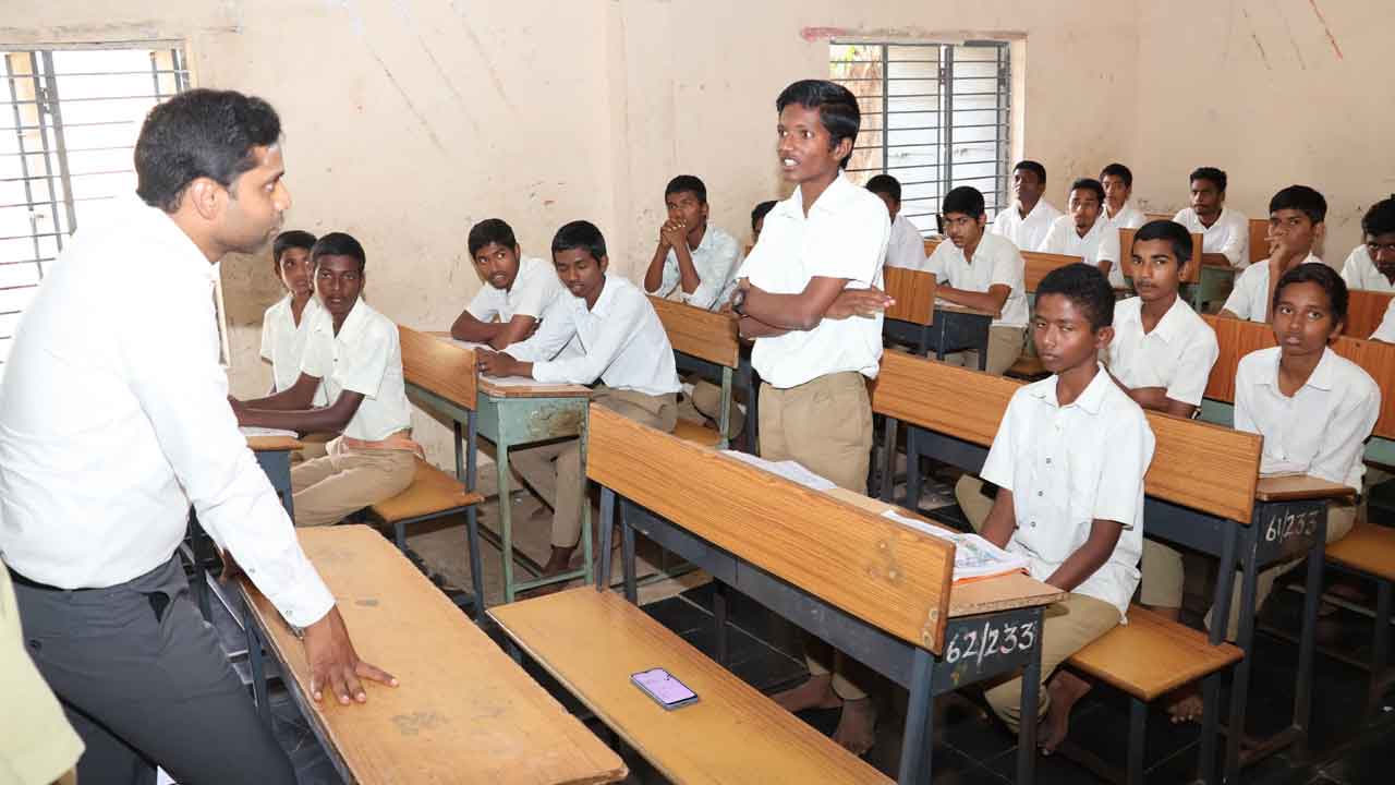 పట్టుదలతో చదివితే మంచి ఫలితం