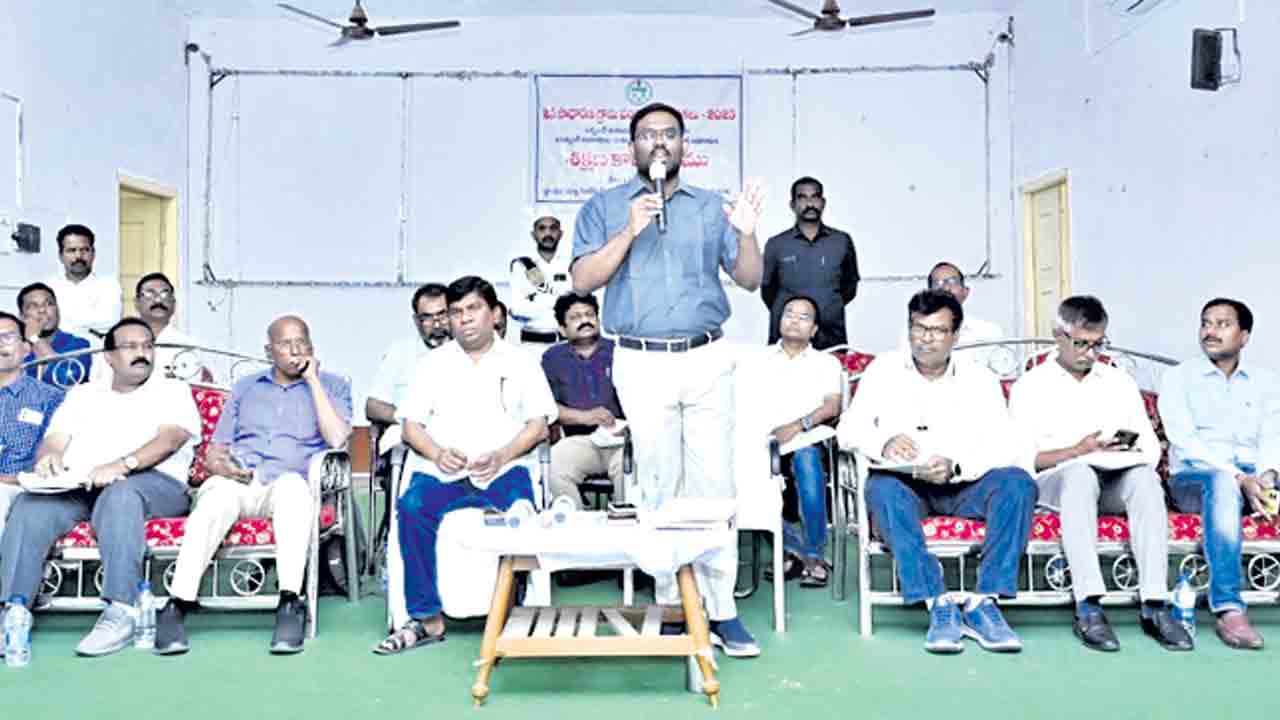 ఎన్నికలను సమర్థవంతంగా నిర్వహించాలి