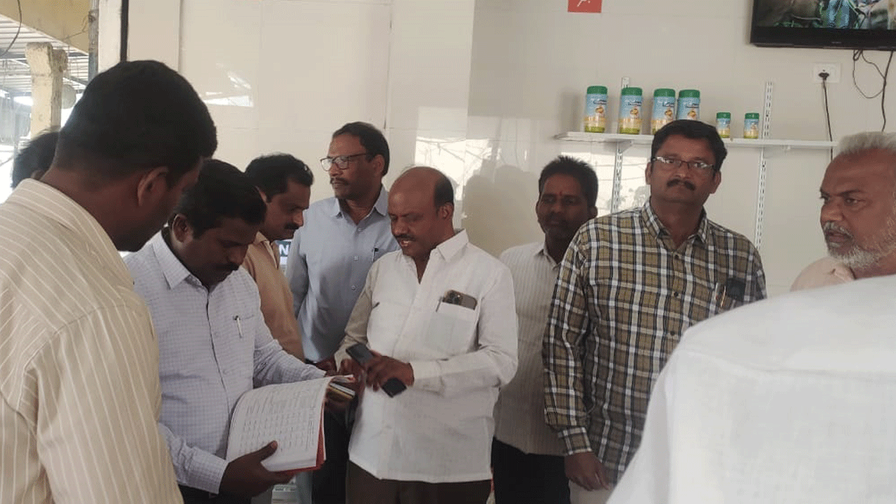 Municipal Commissioner | పన్ను బకాయిలు ఉంటే ఎవరినైనా ఉపేక్షించం : నిజామాబాద్‌ మున్సిపల్‌ కమిషనర్