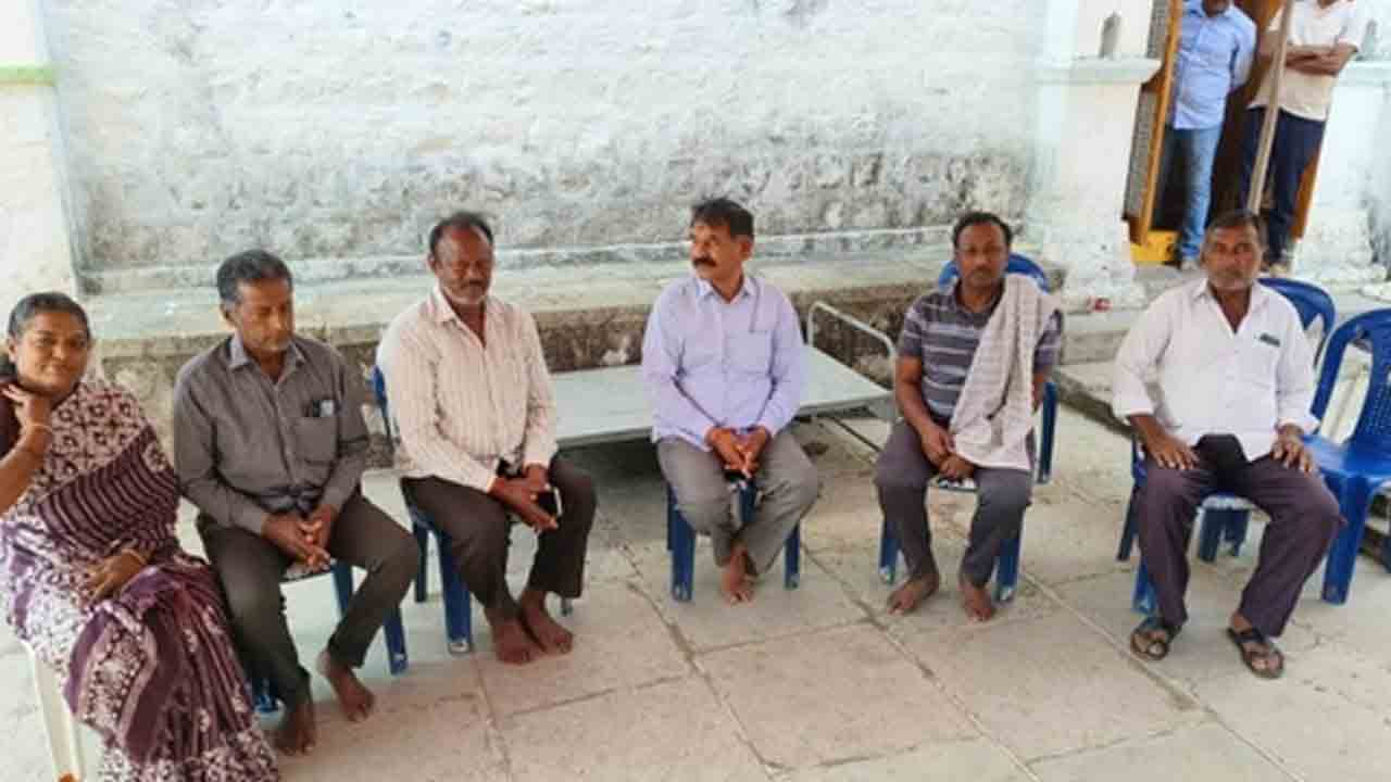 DCCB Chairman | బాధిత కుటుంబాన్ని పరామర్శించిన డీసీసీబీ చైర్మెన్ రమేష్ రెడ్డి