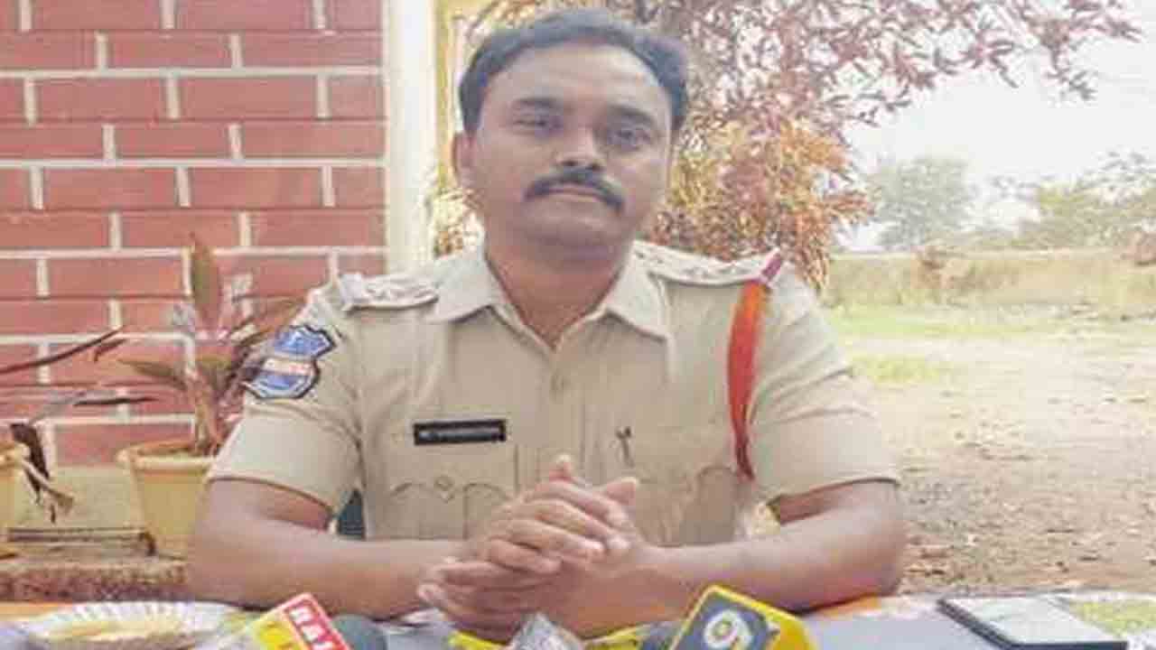 SI Tahsinuddin | చట్టాన్ని ఉల్లంఘిస్తే కఠిన చర్యలు : ఎస్సై తహసీనుద్దీన్