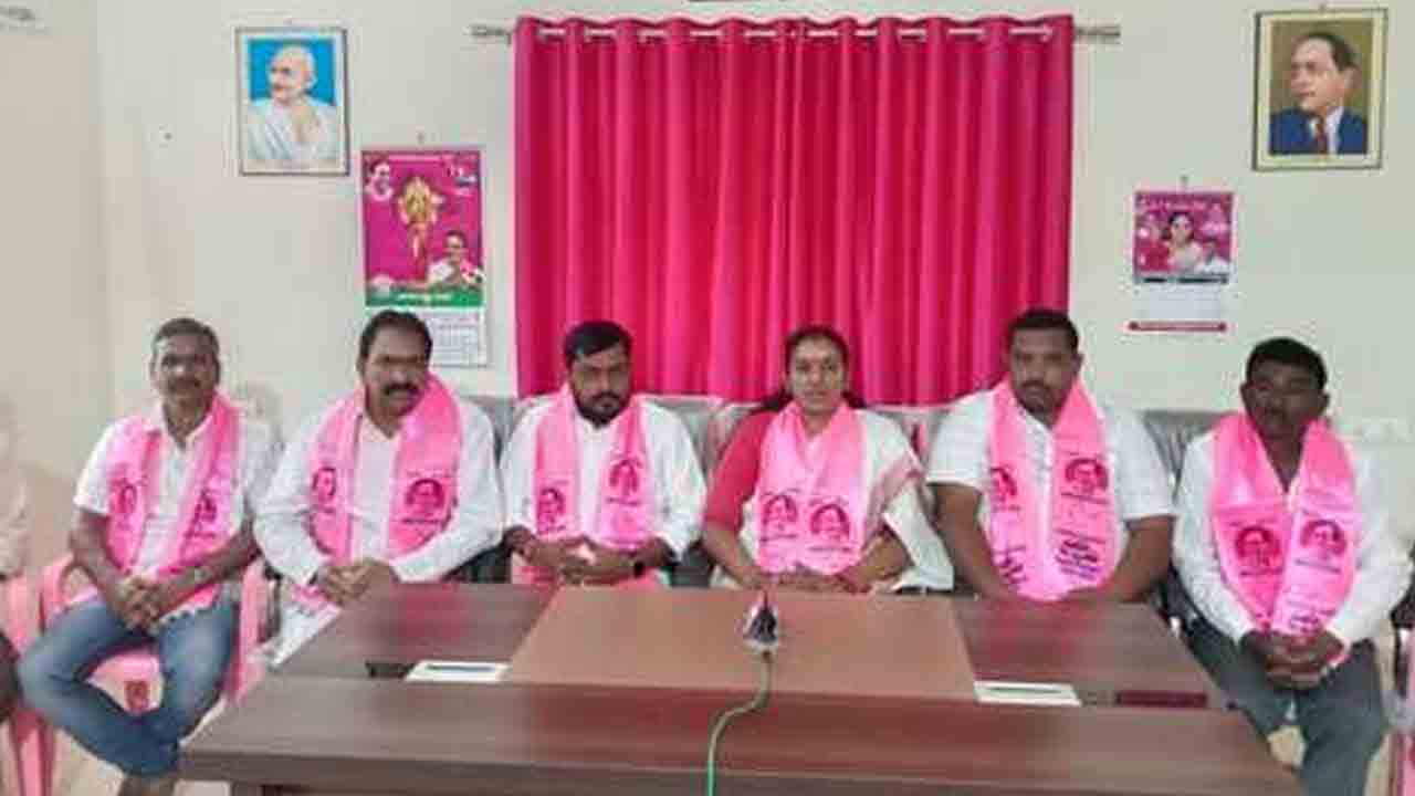 Dava Vasantha | కాంగ్రెస్ ప్రభుత్వం రైతులకు ఎరువులు, నీళ్లు ఇవ్వక అరిగోస పెడుతుంది : దావ వసంత