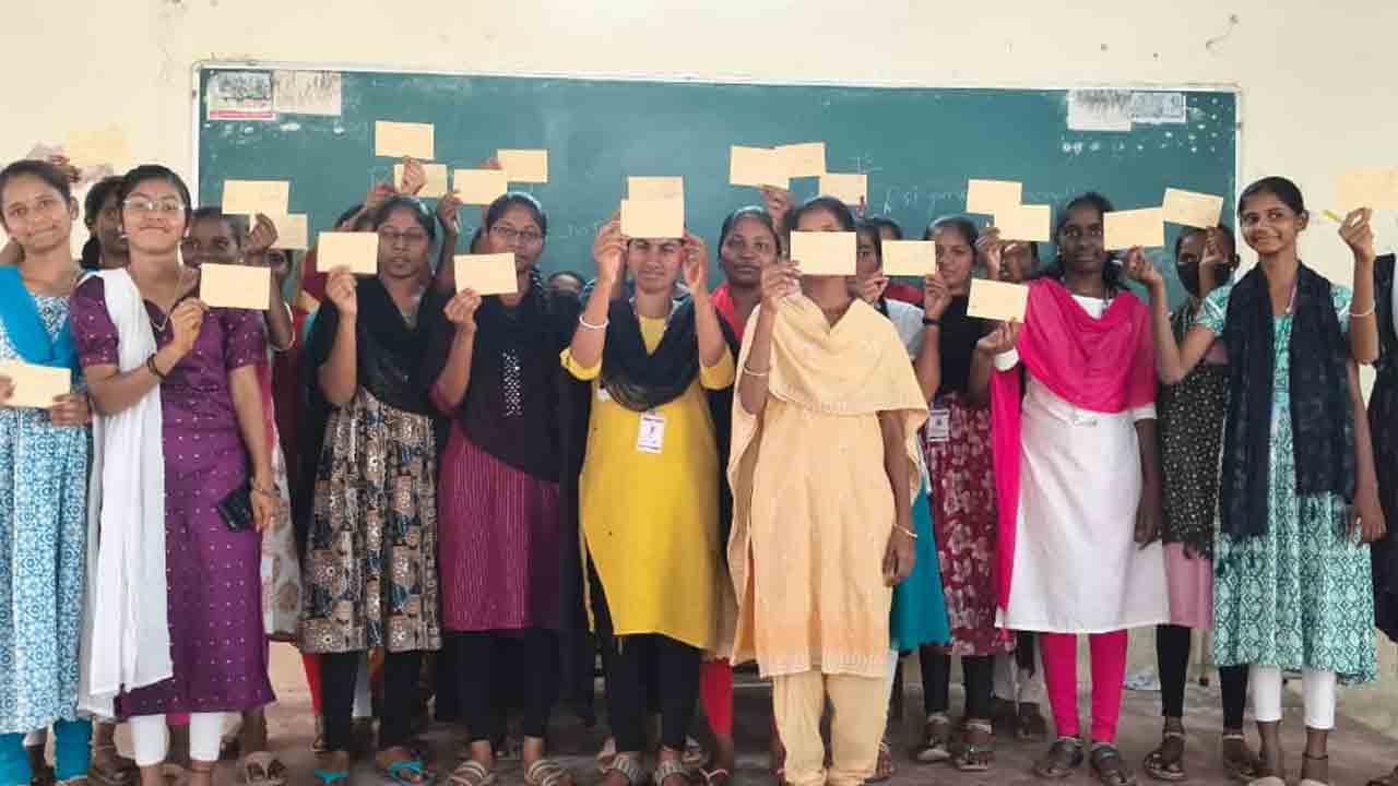 ప్రియాంక జీ.. ఫ్రీ స్కూటీ ఎక్కడ?