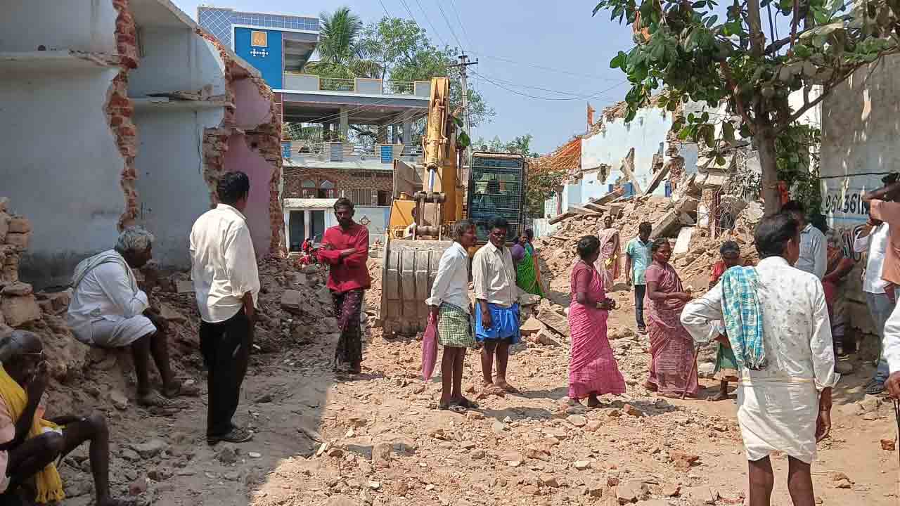 రేనివట్లలో ఉద్రిక్తత