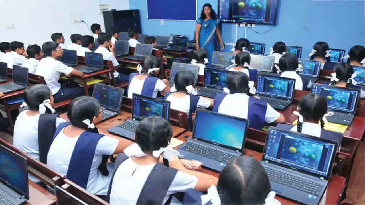 972 సర్కారు స్కూళ్లల్లో డిజిటల్‌ విద్య