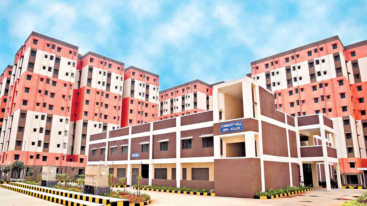 Double Bedroom Houses | కేసీఆర్‌ మళ్లీ సీఎం అయ్యుంటే.. మా ఇండ్లు మా కొచ్చేవి.. లబ్ధిదారుల ఆవేదన