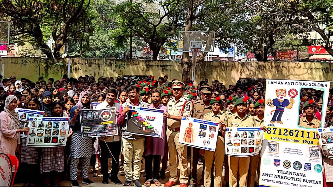 అపరిచితులు చాక్లెట్లు ఇస్తే తీసుకోవద్దు