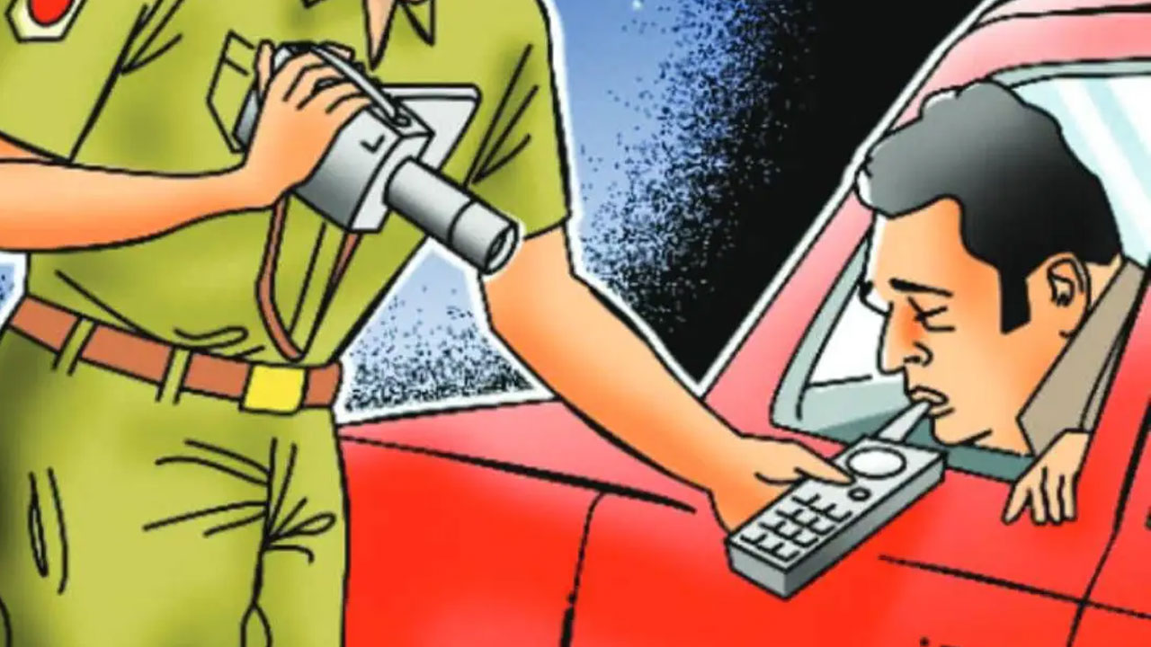 Nizamabad | నిజామాబాద్లో డ్రంక్ అండ్ డ్రైవ్ తనిఖీలు.. ఎస్ఐని కారుతో ఢీకొట్టిన దుండగులు