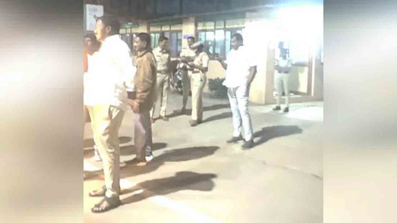 GHMC Dumping Yard | సంగారెడ్డిలో జీహెచ్‌ఎంసీ డంపింగ్‌ యార్డ్‌.. అఖిలపక్ష నేతల ఆందోళన, అరెస్ట్‌