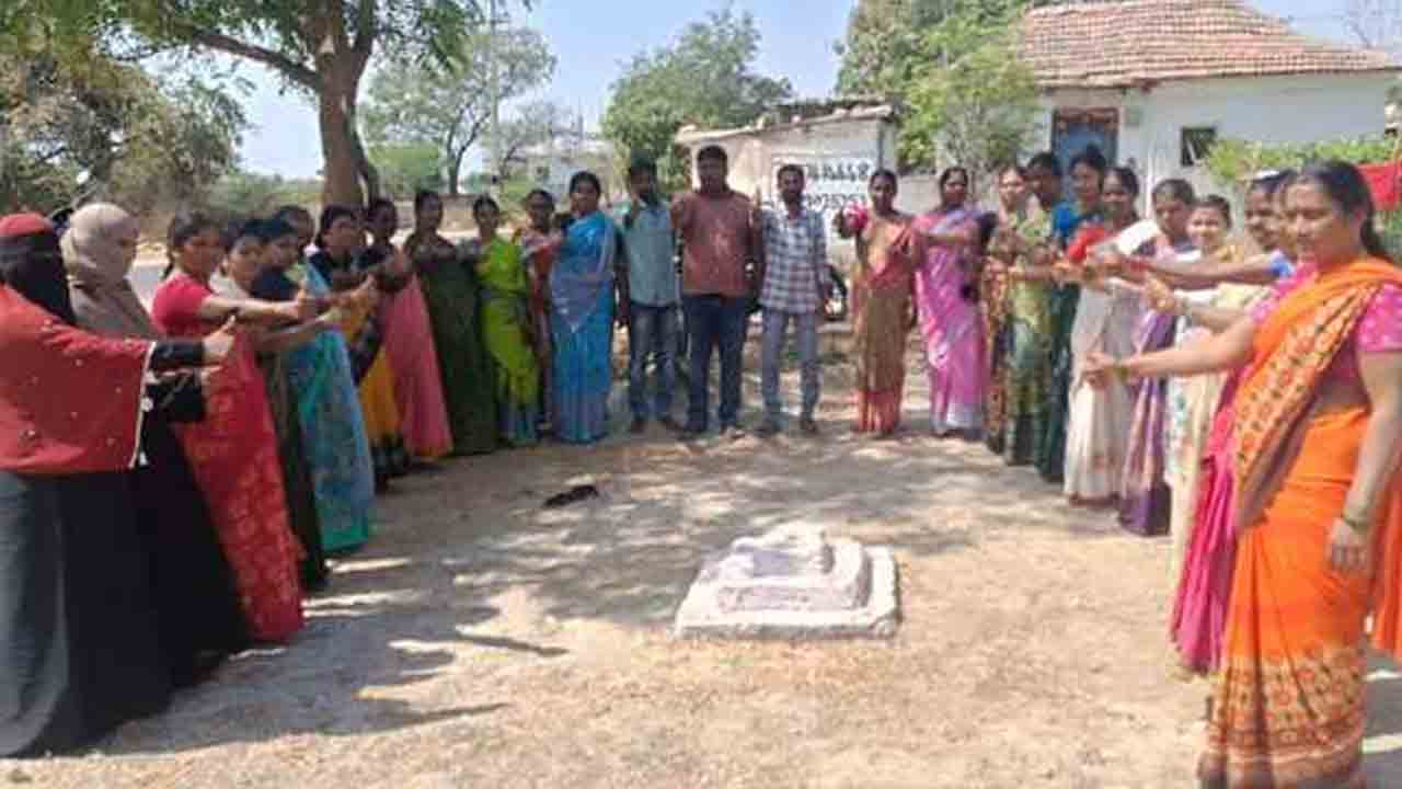 Dwakra | డ్వాక్రా మహిళా గ్రామ సంఘం నూతన కార్యవర్గం ఎన్నిక