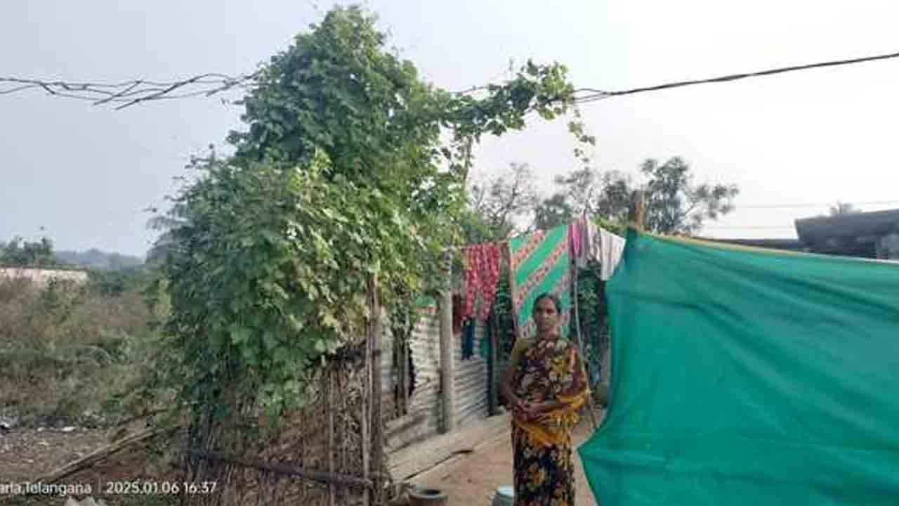 Electric wires | ఇండ్లపై యమపాశాల్లా విద్యుత్‌ వైర్లు.. పట్టించుకోని అధికారులు