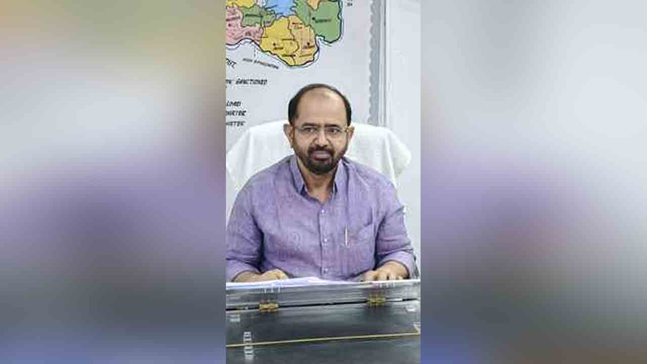 Electricity CE Chauhan | వినియోగదారులకు మెరుగైన విద్యుత్ సేవలు : సీఈ జేఆర్ చౌహన్