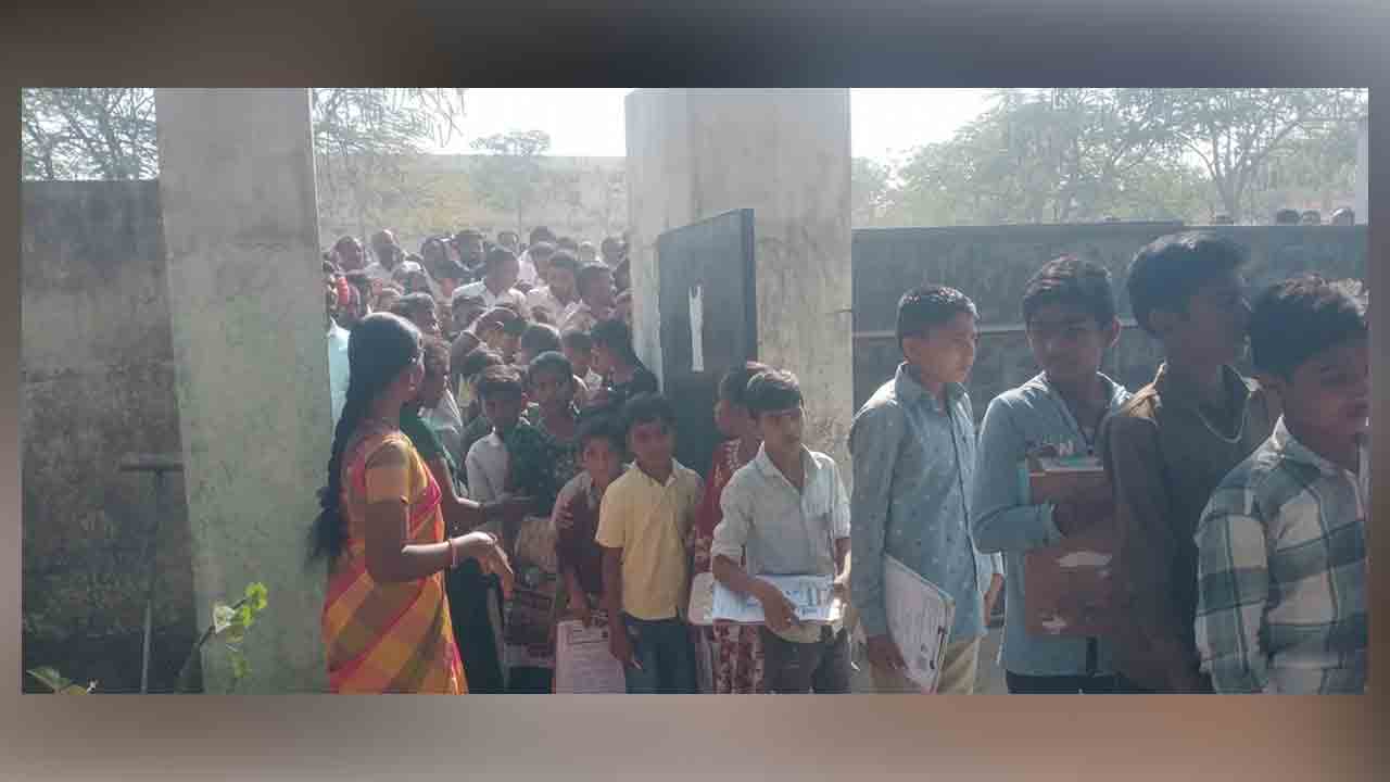 Entrance Exam | గురుకుల 5వ తరగతి ప్రవేశ పరీక్షకు విద్యార్థులు