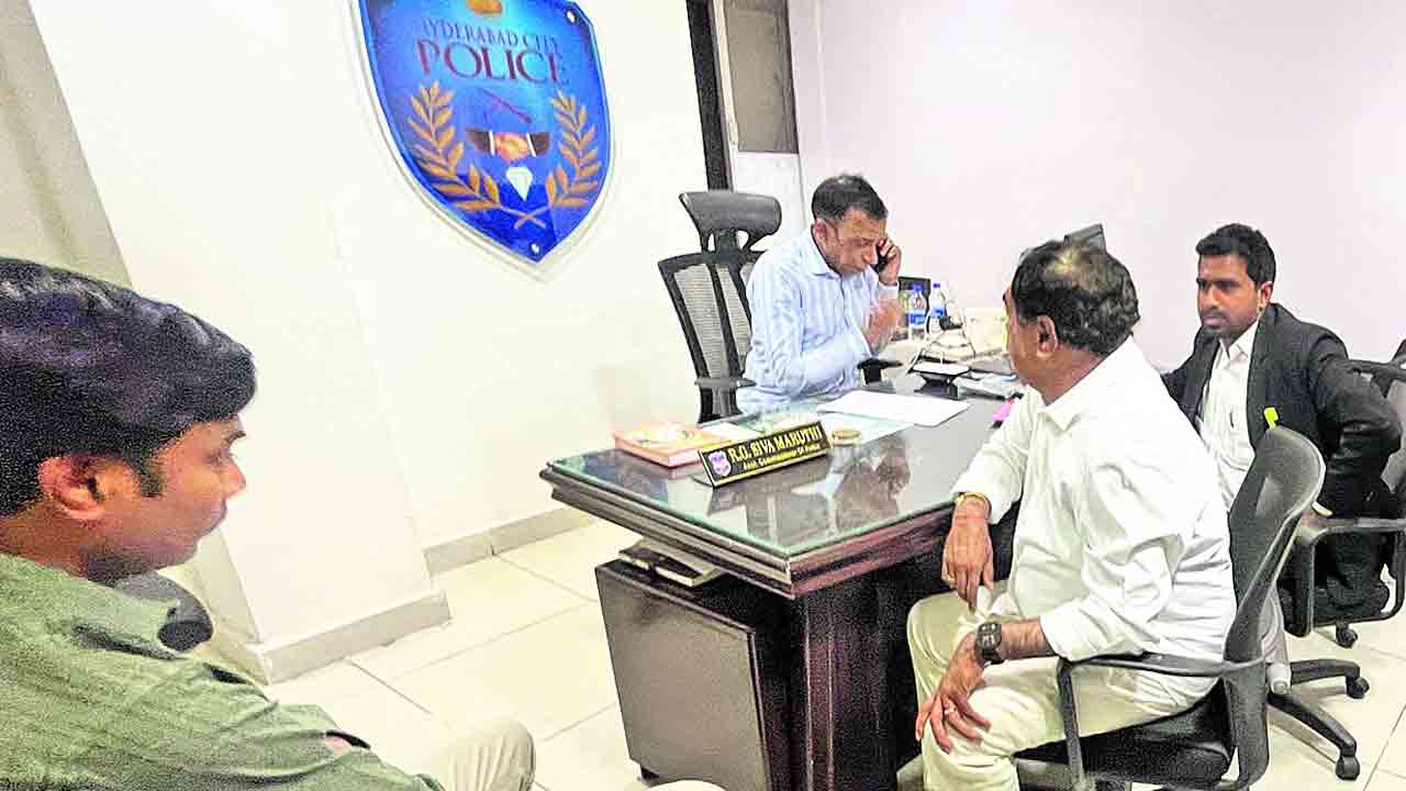 జర్నలిస్టుల గొంతు నొక్కడం ప్రజాపాలనా?