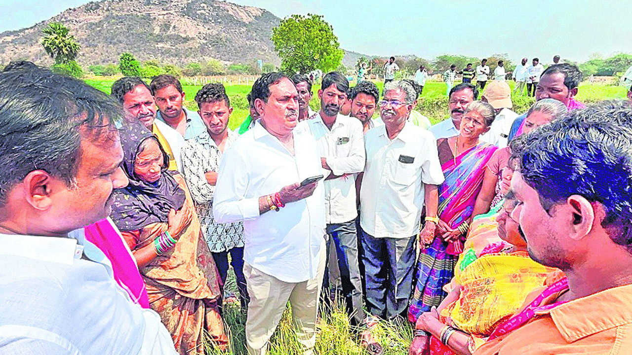 నీళ్లుండీ ఇవ్వలేని దుస్థితి