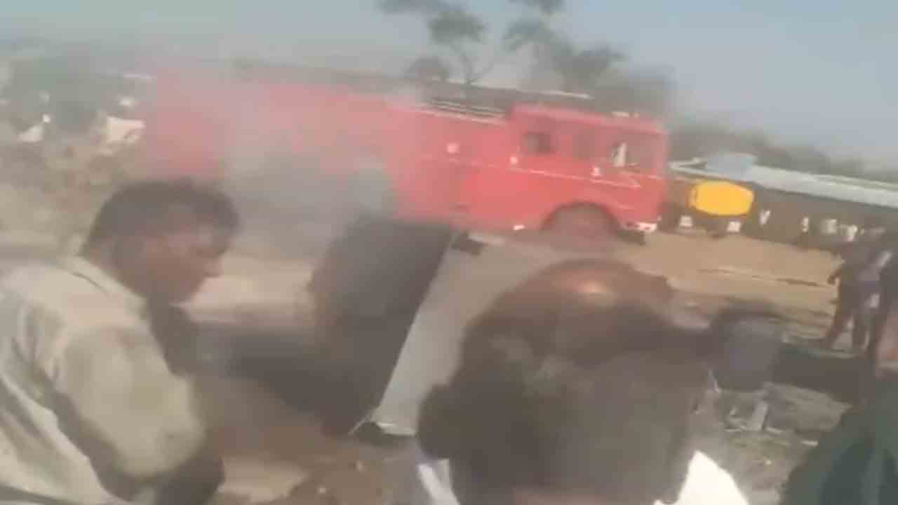 Explosion At Firecracker Factory | బాణసంచా కర్మాగారంలో పేలుడు.. ఇద్దరు మృతి