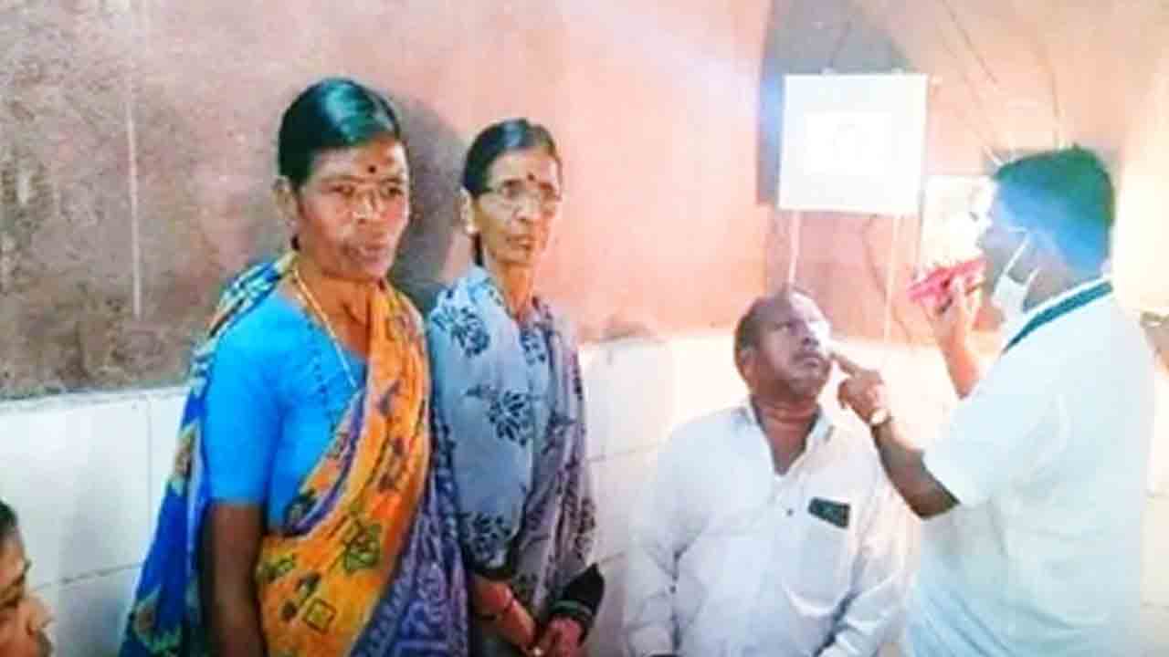 Eye Camp | పెద్ద కొడప్‌గల్‌లో ఉచిత కంటి వైద్య శిబిరం