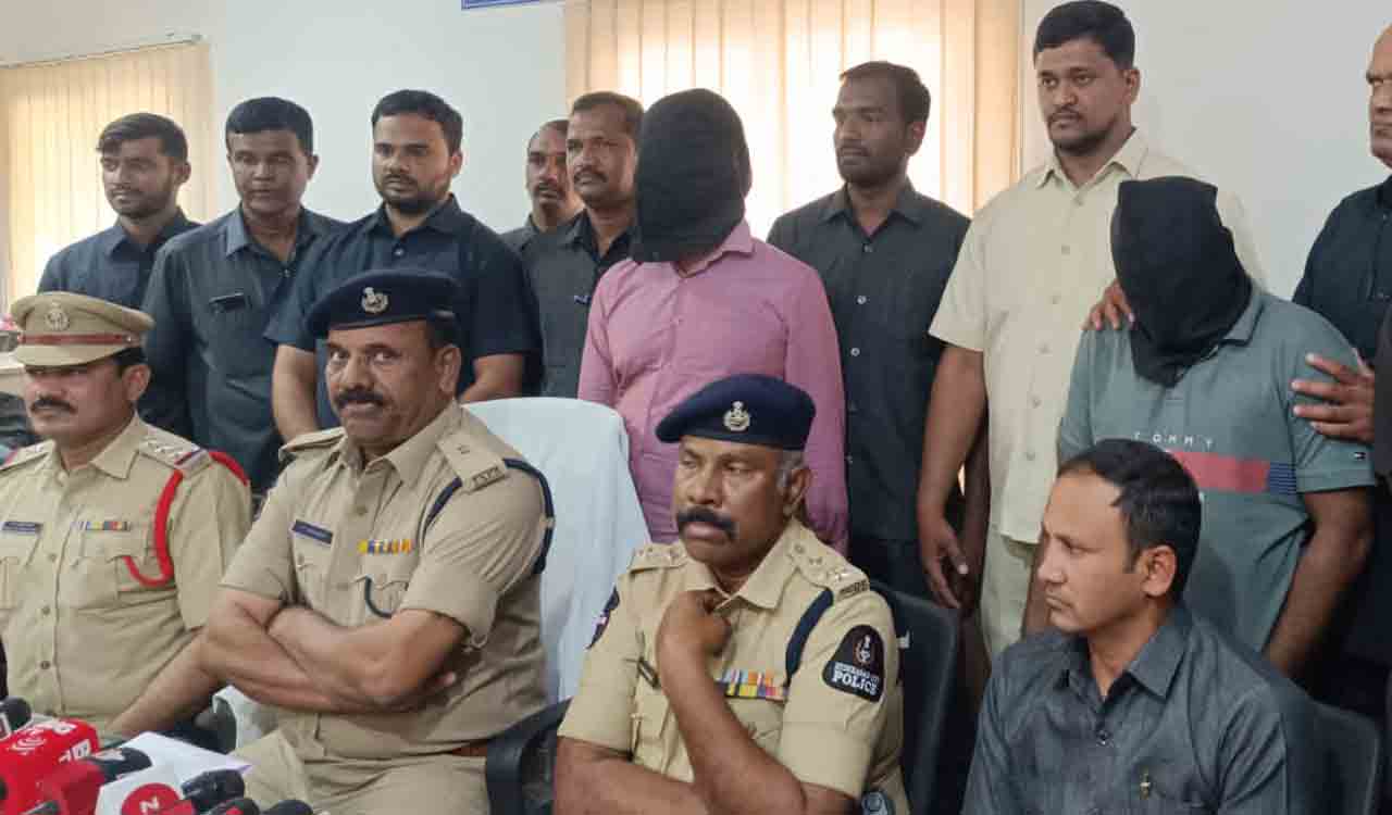 Fake Certificates Gang | విలాసాల కోసం నకిలీ సర్టిఫికెట్ల తయారీ.. అమాయకులకు శఠగోపం.. ఇద్దరు నిందితుల అరెస్ట్‌