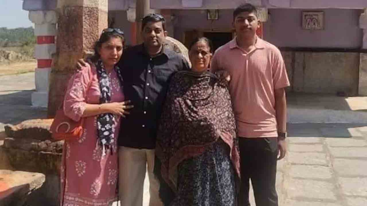 Mysuru | ఒకే కుటుంబానికి చెందిన నలుగురు ఆత్మహత్య.. అప్పుల బాధలే కారణమా..?