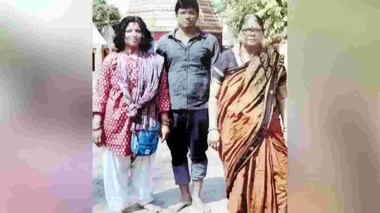 ఐఆర్ఎస్ అధికారి కుటుంబం ఆత్మహత్య!