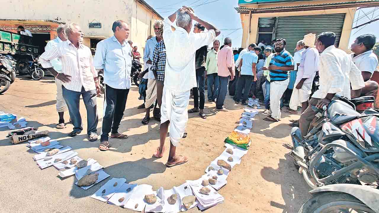 Telangana | రాష్ట్రంలో మళ్లీ యూరియా గోస.. నిండుకున్న మార్క్‌ఫెడ్‌ బఫర్‌ నిల్వలు!