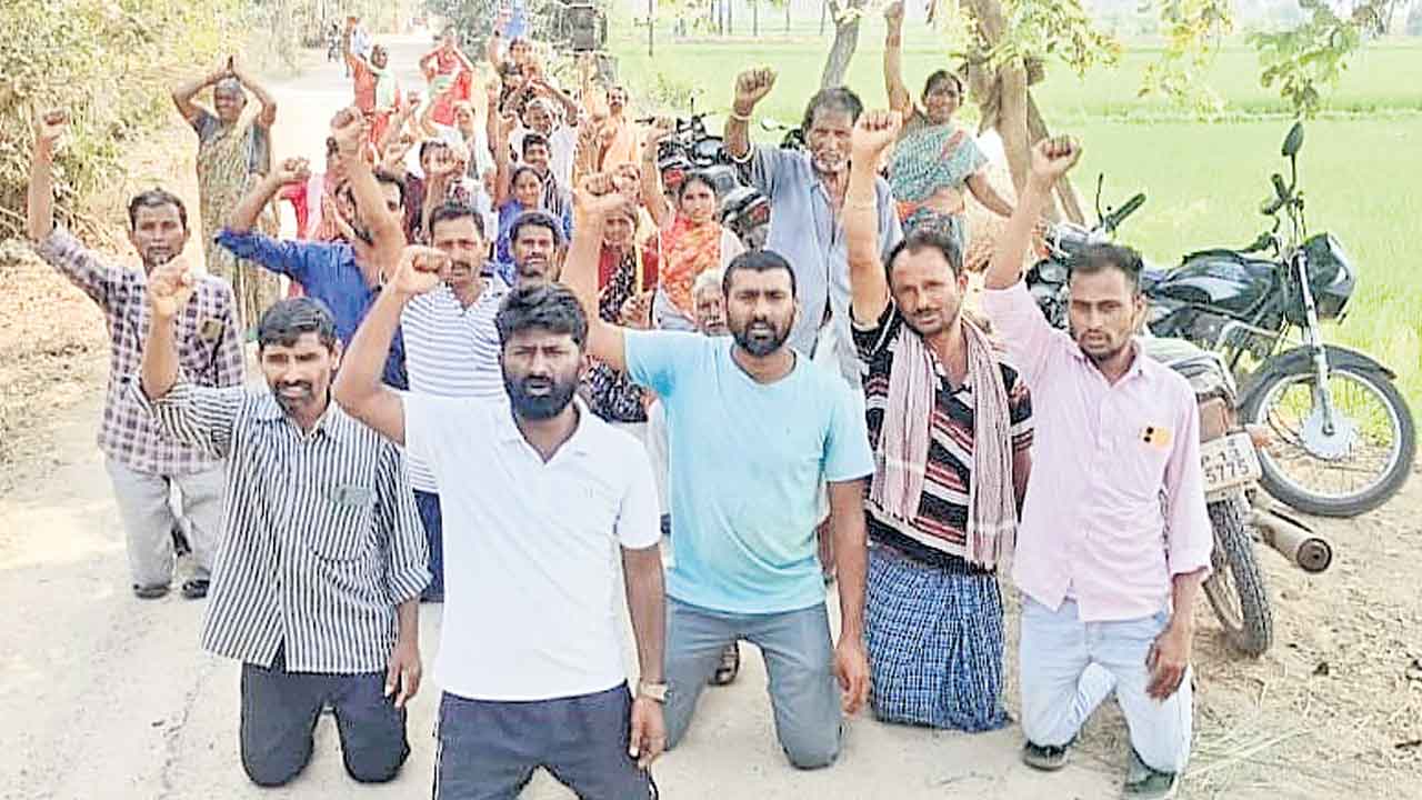 సాగునీటి కోసం రైతుల ఆందోళన