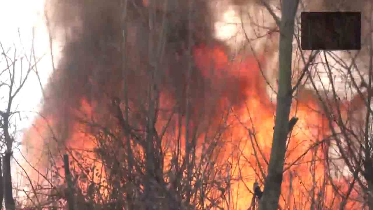 Fire accident | బాబా డెంబ్‌ దగ్గర భారీ అగ్ని ప్రమాదం.. ఎగిసిపడుతున్న మంటలు.. Video