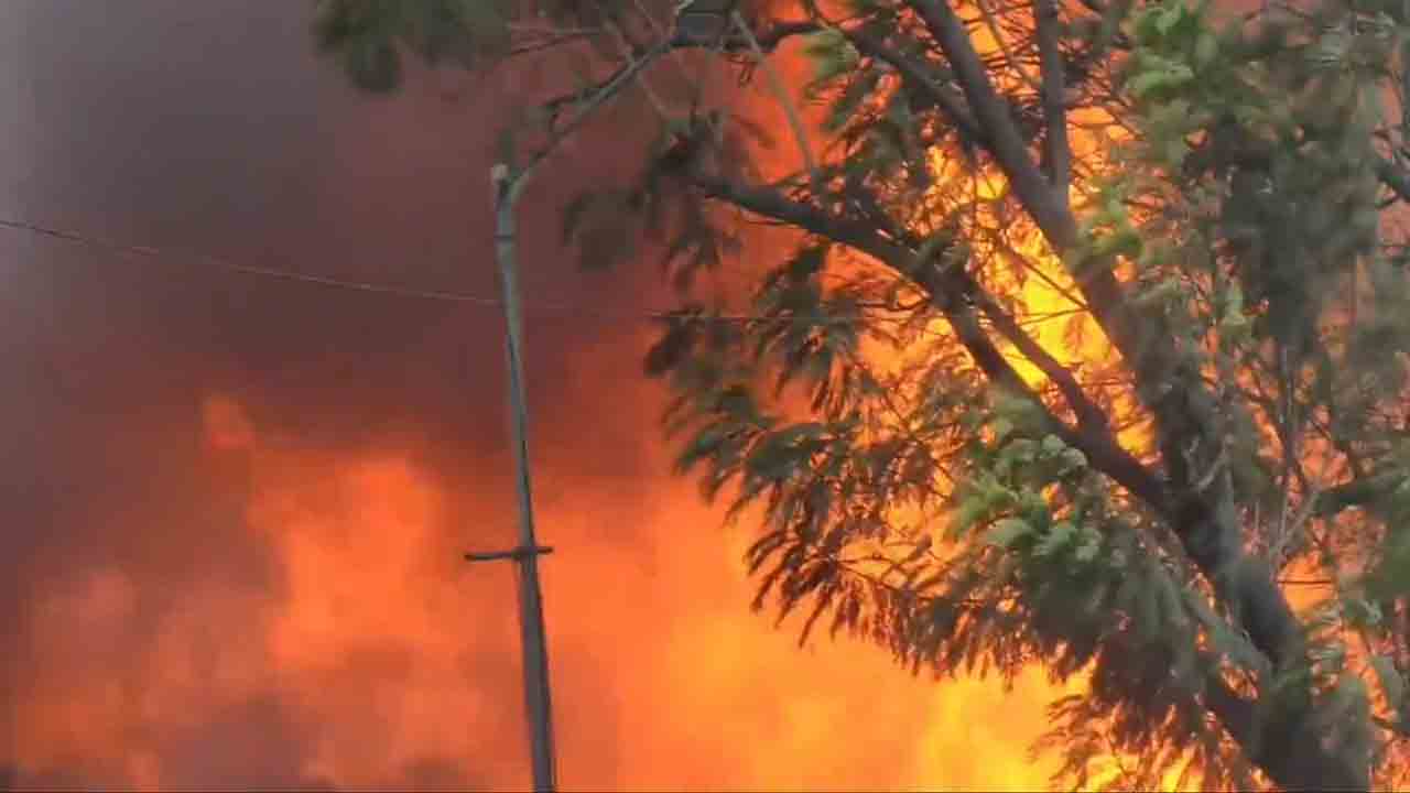 Fire accident | ఫర్నీచర్‌ మార్కెట్‌లో భారీ అగ్నిప్రమాదం.. Video