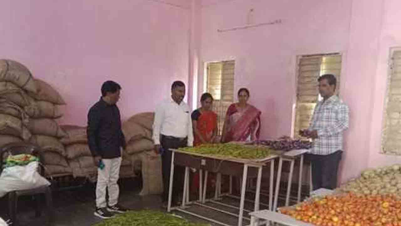 Food Menu | ‘విద్యార్థులకు మెనూ ప్రకారం ఆహారం అందించాలి’