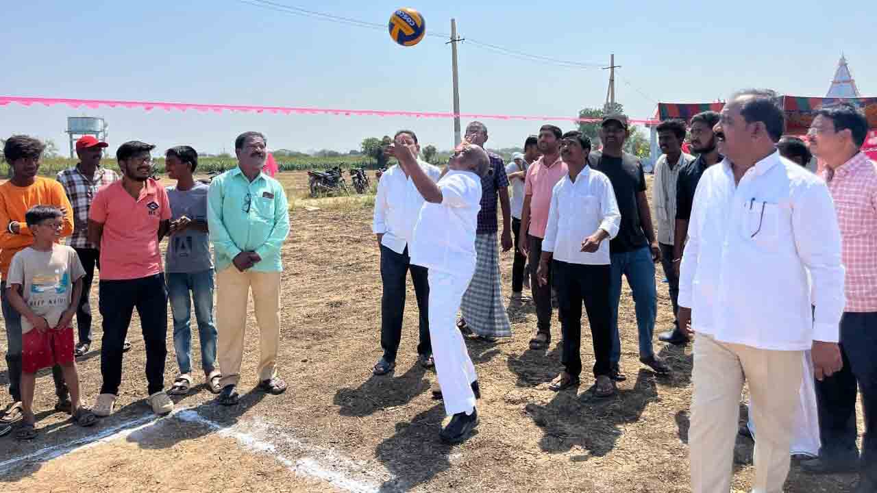 Ex-minister Jogu Ramanna | క్రీడలతో మానసిక ఉల్లాసం, శారీరక దృఢత్వం పెరుగుదల : మాజీ మంత్రి జోగు రామన్న