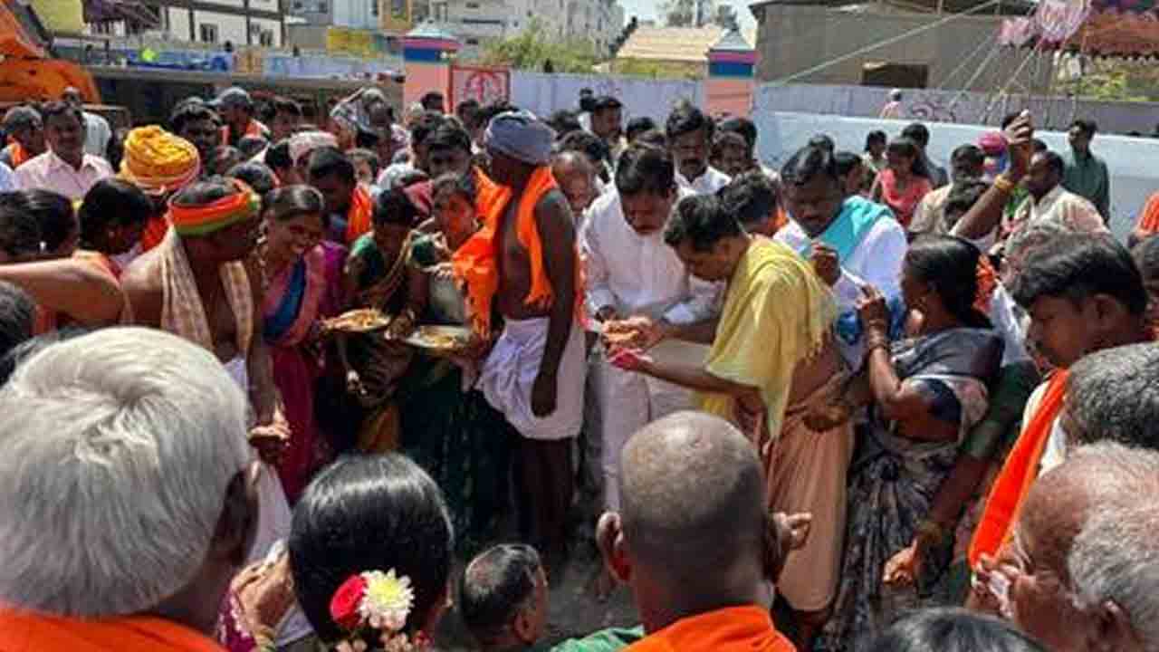 Gangamma Temple | కొల్లాపూర్ గంగమ్మ దేవాలయంలో ధ్వజ స్తంభం ప్రతిష్టాపన