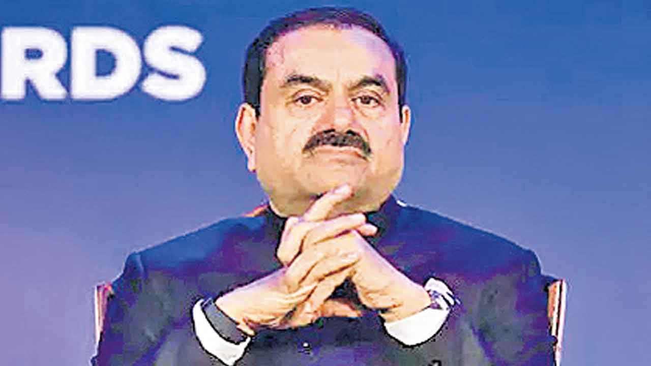 లంకలో అదానీ పీఛేముడ్