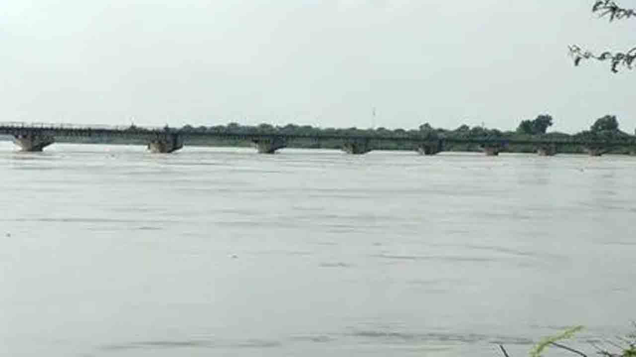 Crime News | కందకుర్తి గోదావరి నదిలో మృతదేహం లభ్యం