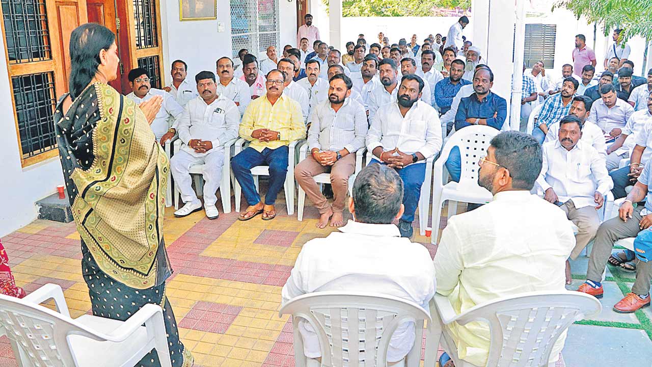 రైతులను మోసం చేసే ప్రభుత్వానికి బుద్ధి చెప్పాలి