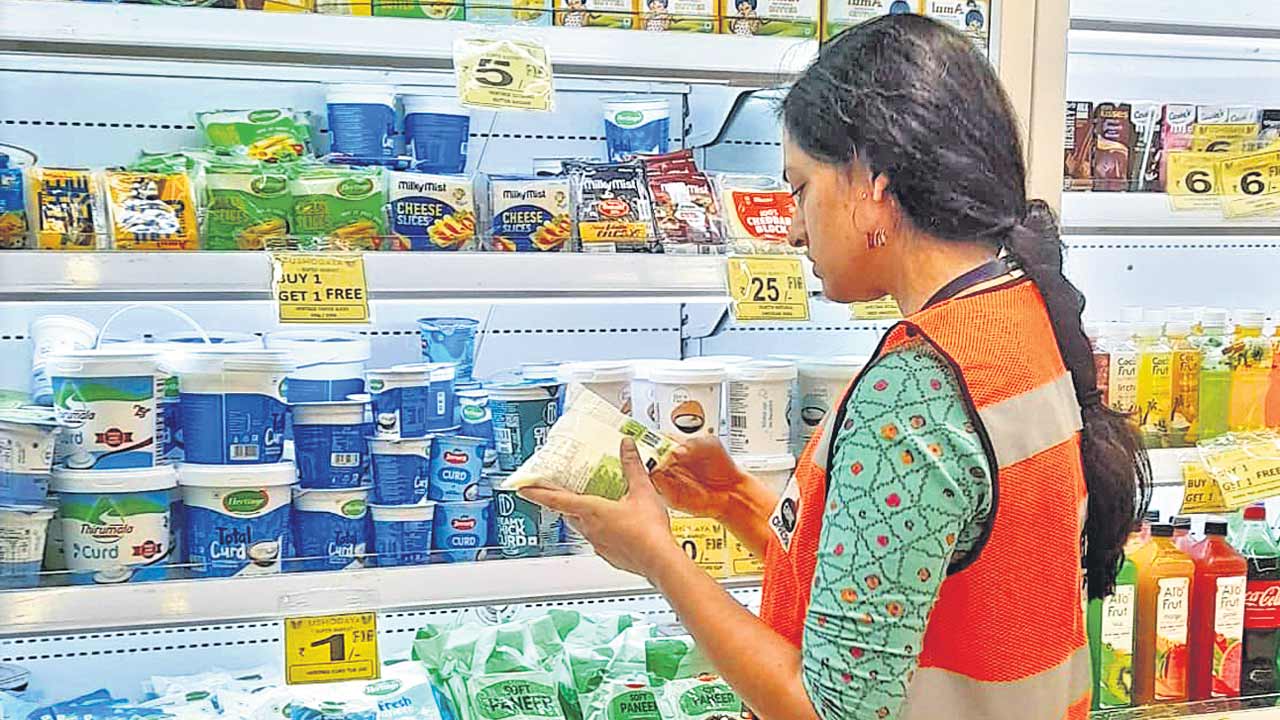 Food safety | ఎస్టాబ్లిష్‌మెంట్లపై జీహెచ్‌ఎంసీ ఫుడ్‌ సేఫ్టీ ఉక్కుపాదం.. వ్యాపారస్తులకు నోటీసులు