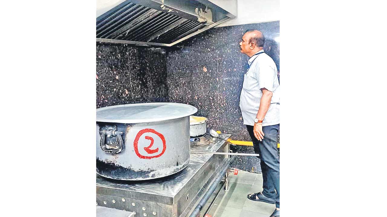 ‘నల్సార్’ క్యాంటీన్లో సర్వం కల్తీ