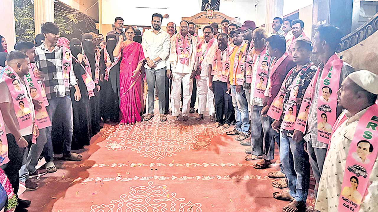 BRS | రాజేంద్రనగర్‌లో బీఆర్‌ఎస్‌లోకి చేరికలు.. గులాబీ కండువా కప్పుకున్న 200 మంది కాంగ్రెస్‌ కార్యకర్తలు