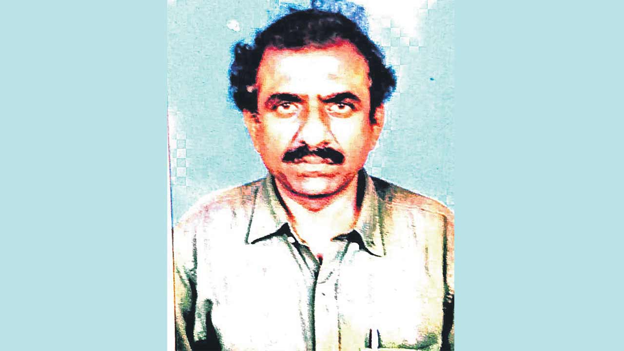 చెరువులో దూకి వైద్యుడి ఆత్మహత్య