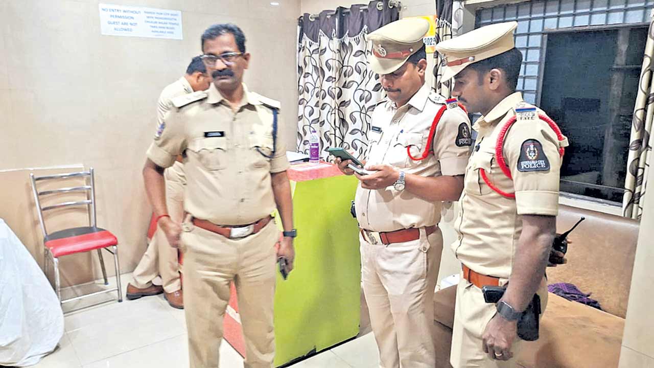 సికింద్రాబాద్‌ అశోక హోటల్‌కు బాంబు బెదిరింపు కాల్‌