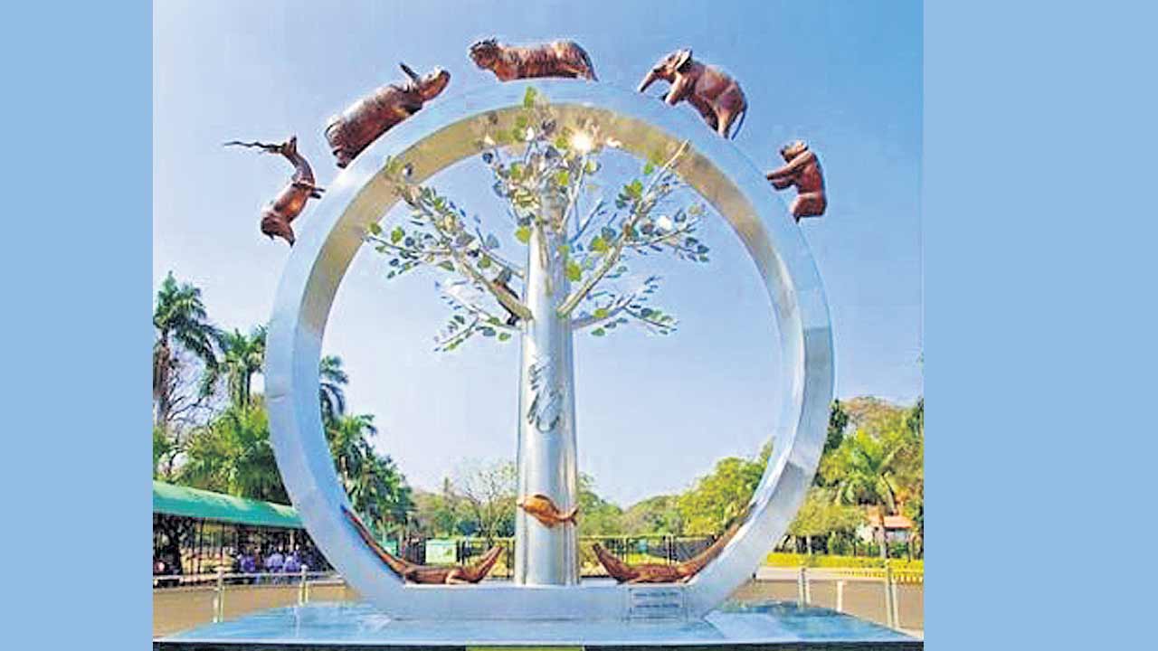 జూపార్కులో ఎంట్రీ ఫీజు 100 రూపాయలు.. మార్చి 1 నుంచి అమలులోకి!