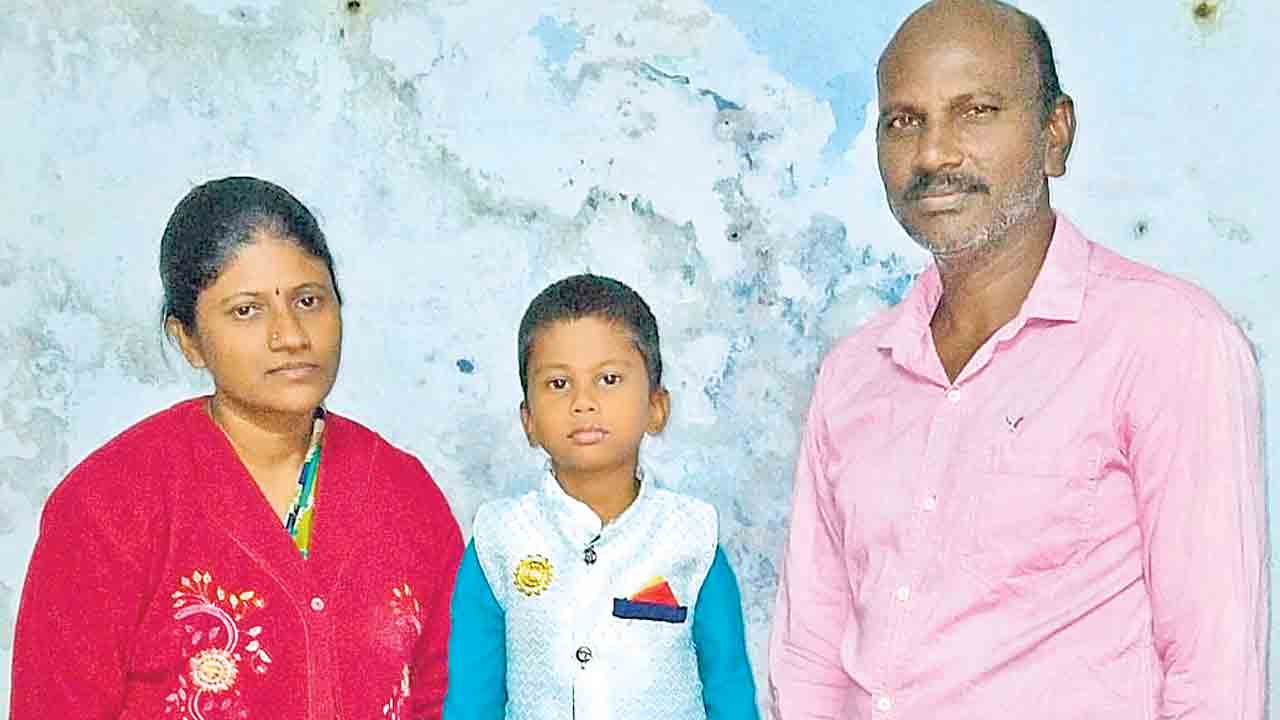 Peddapalli | మా కొడుకును బతికించండి.. సాయం కోసం తల్లిదండ్రుల ఎదురుచూపులు