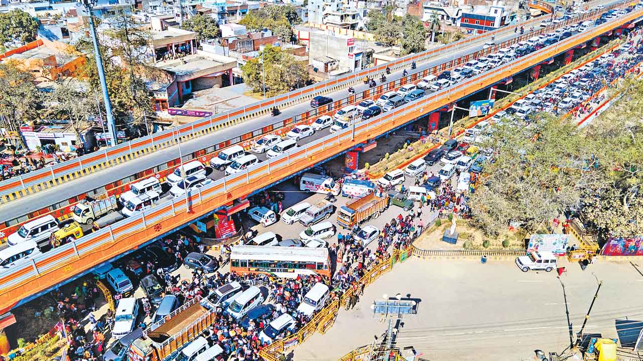 300 కిలోమీటర్ల ట్రాఫిక్‌ జామ్‌