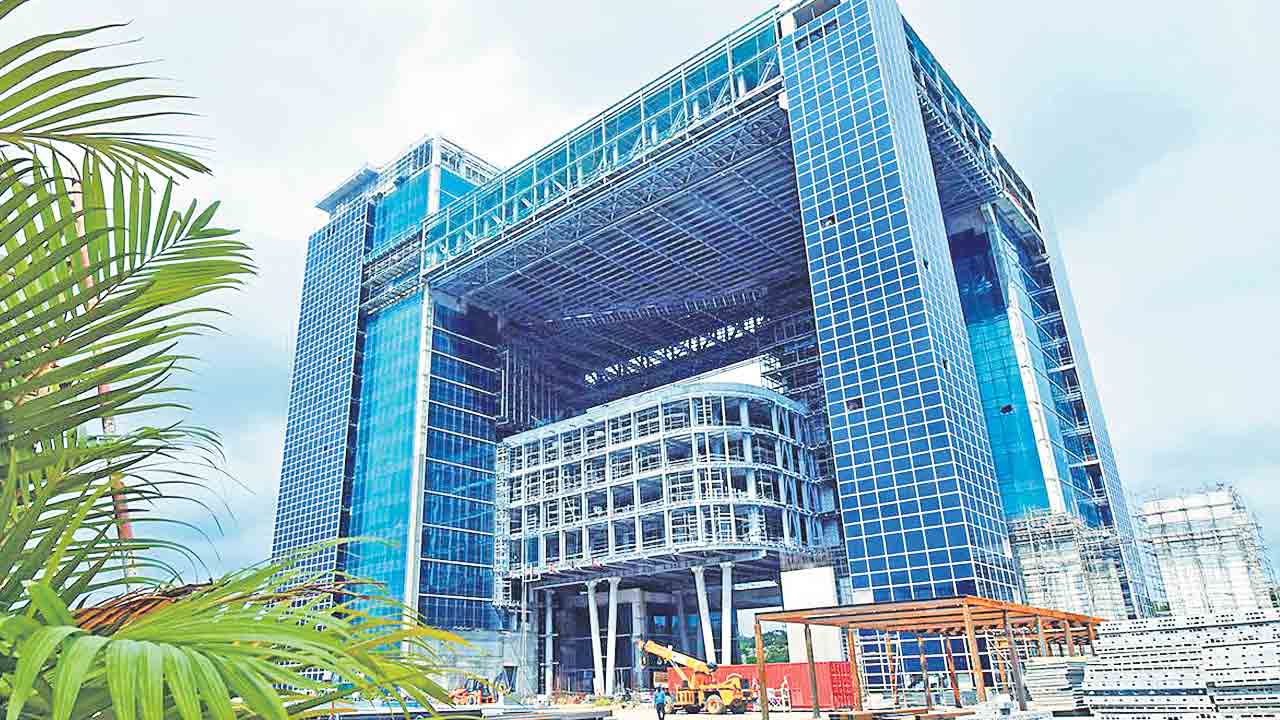 Command Control Center | ‘కంట్రోల్‌’ తప్పిన భద్రత.. పోలీసు కమాండ్‌ కంట్రోల్‌ సెంటర్‌లోనూ నకిలీలు!