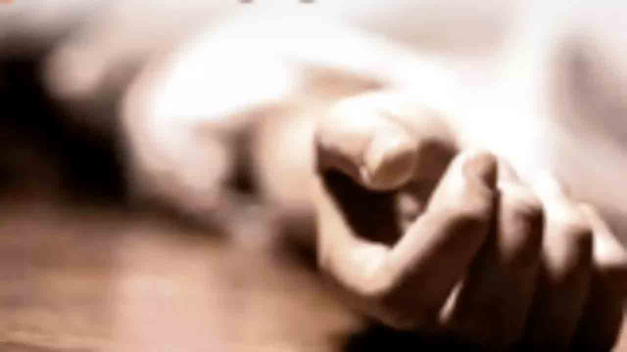 IT Employee | మాదాపూర్‌లో బిల్డింగ్‌పై నుంచి దూకి ఐటీ ఉద్యోగి ఆత్మహత్య..