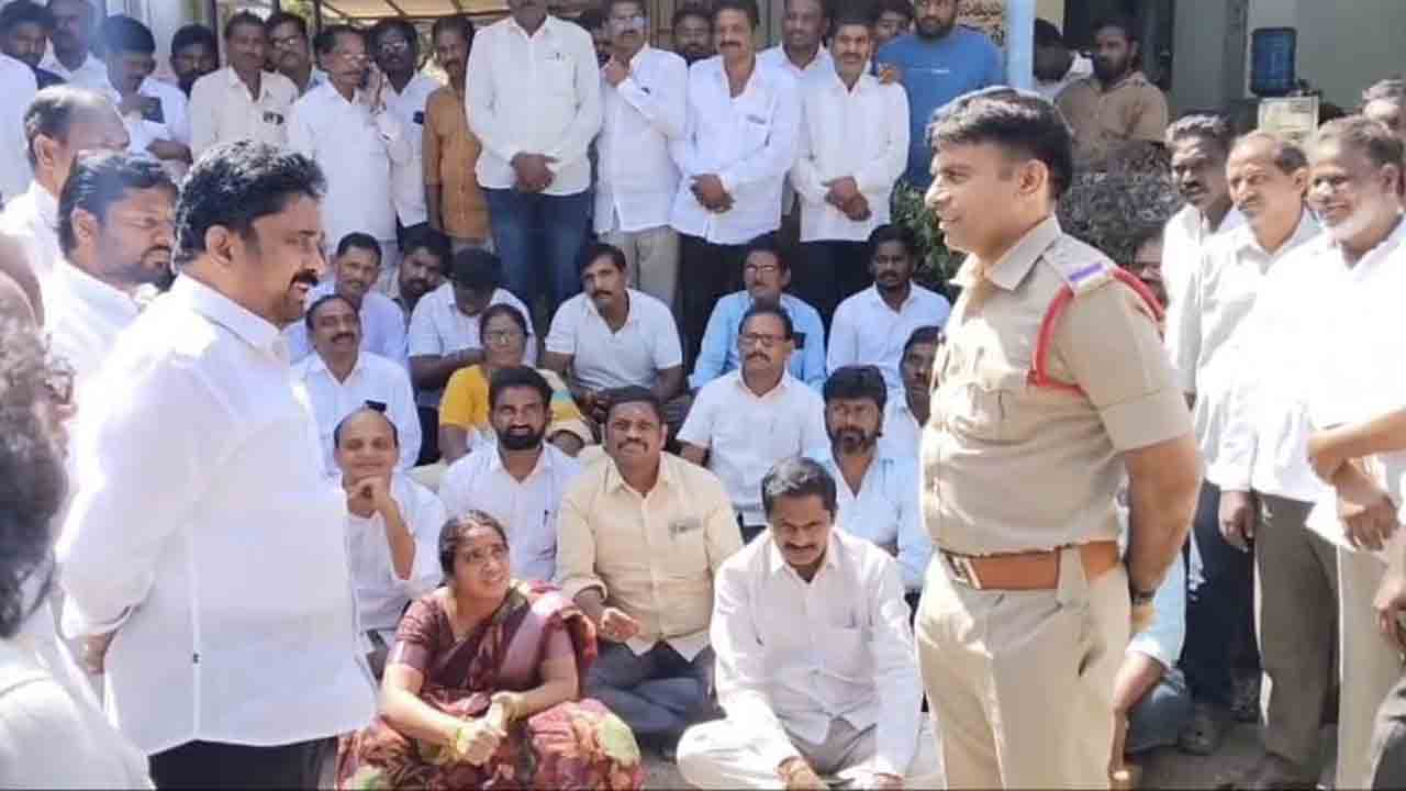 బీఆర్‌ఎస్‌ నేతల అక్రమ అరెస్టు