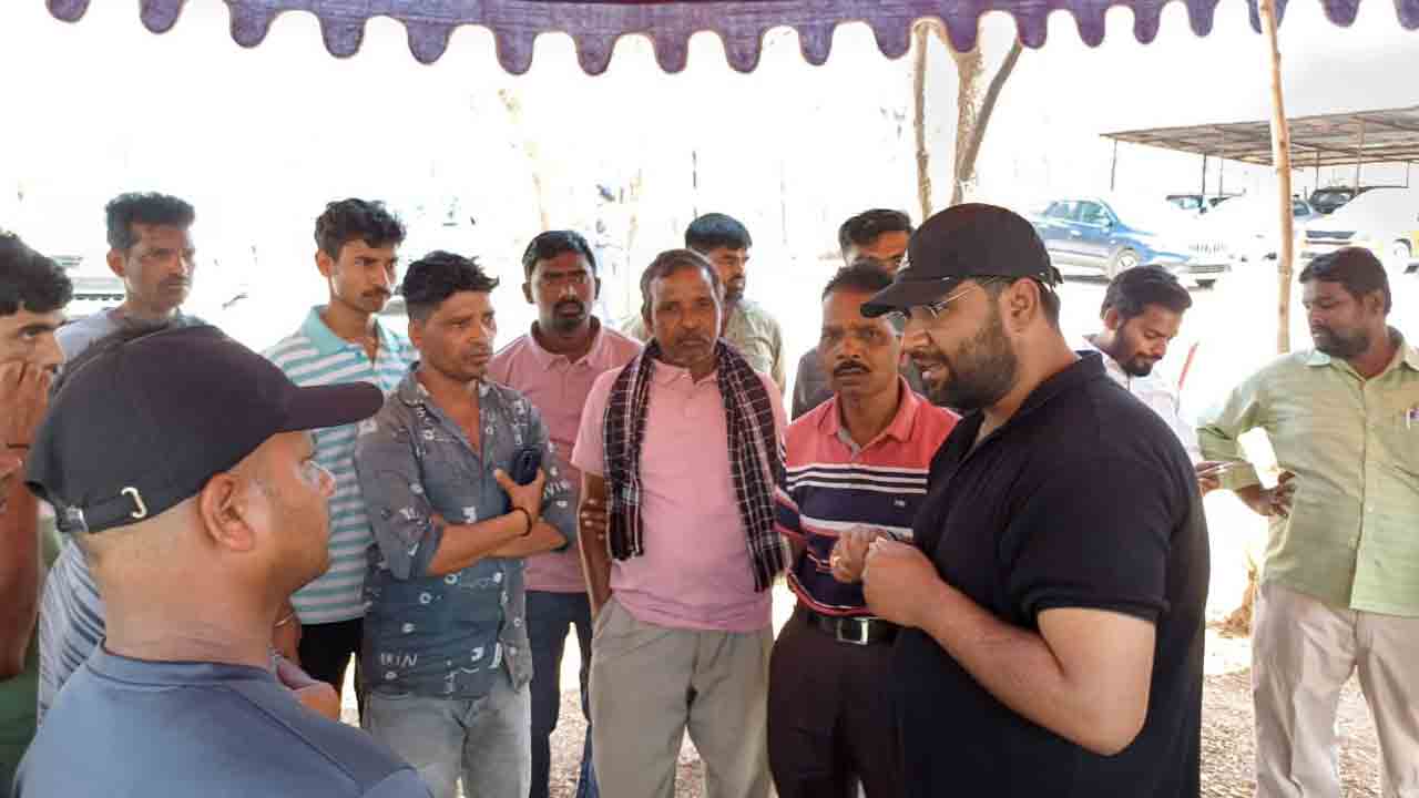 టన్నెల్‌లో చిక్కుకున్న వారికోసం వచ్చిన జార్ఖండ్‌ కార్మికుల బృందం..!